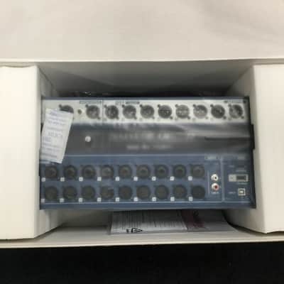 Soundcraft Ui24R 24-Channel Digital Mixer/USB Recorder with Wireless Control - Blue image 3