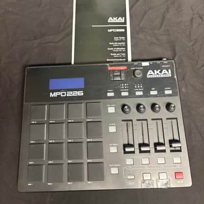 Akai MPD226 2015 - Present - Black image 4