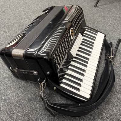 Castiglione 120 bass accordion image 3