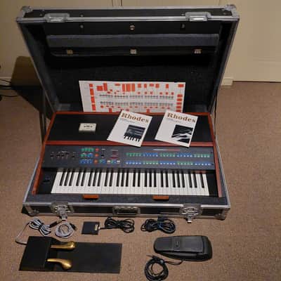 Rhodes Chroma 64-Key 16-Voice Polyphonic Hybrid Analog Synthesizer 1982 complete authentic package
