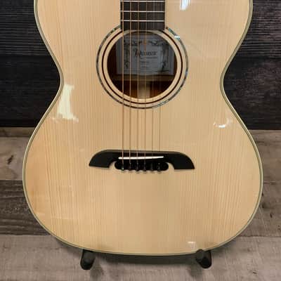 Alvarez Yairi FYM60HD Honduran Folk/OM Acoustic Guitar with case image 5