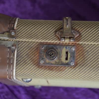 Fender Stratocaster Telecaster 1950s style vintage tweed case made in USA*cool hard case with a real vintage vibe to it*heavily used but still goin' strong after many years on the road*perfect fit for your old Strat/Telly image 10