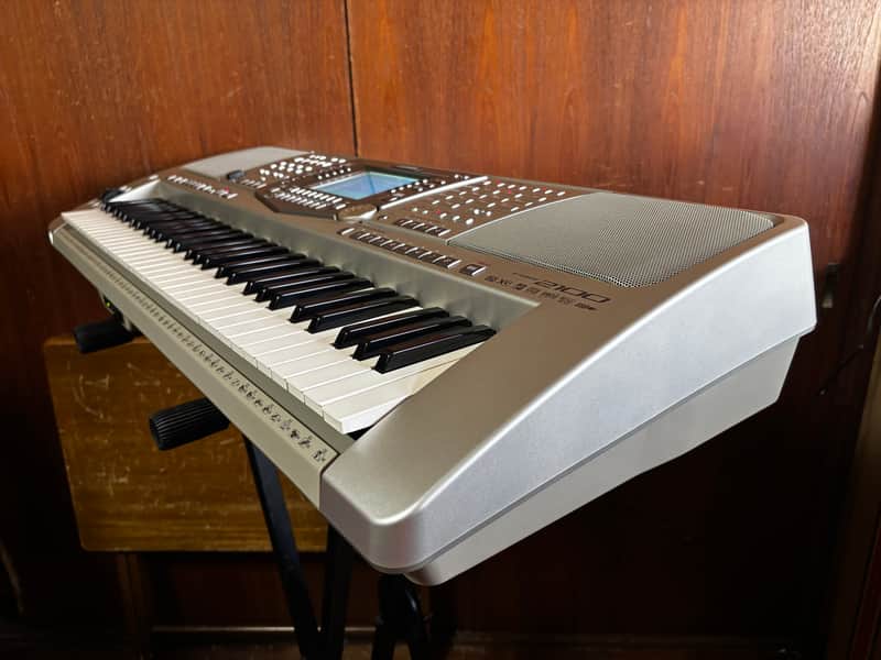 Yamaha PSR-2100 61-key PORTATONE Electric Keyboard w/ bag power