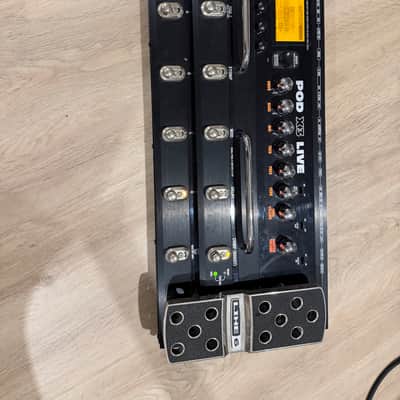 Line 6 POD X3 Live Multi-Effect and Amp Modeler 2007 - 2011 - Black image 2