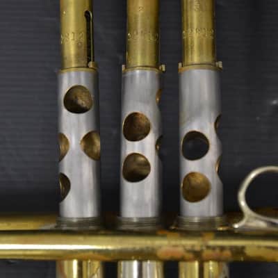 Corneta Bach Stradivarius 181-37 Corporation lacada en buen estado. image 21