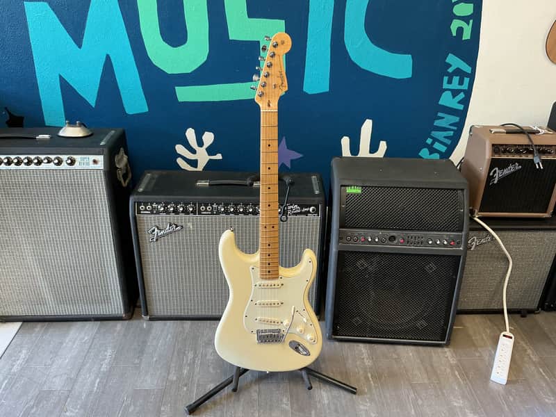Fender American Standard Stratocaster with Maple Fretboard 2012 - Olympic White used