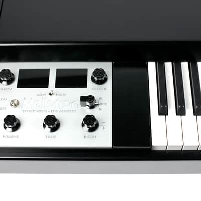 Mellotron M4000D Keyboard with 100 Mellotron and Chamberlin Sounds - Black image 13