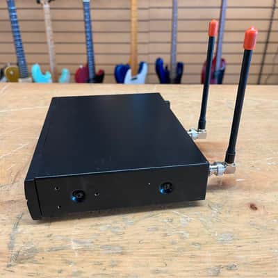 Audio-Technica ATW-R2100a Receiver w/ ATW-T220A Wireless Microphone image 3