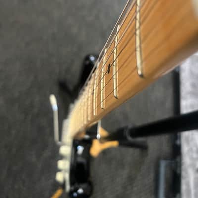 Fender Stratocaster 2017 - Black gloss image 10