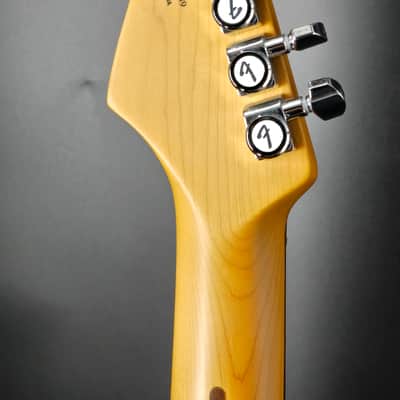 American Ultra Stratocaster®, Rosewood Fingerboard, Ultraburst with case image 6