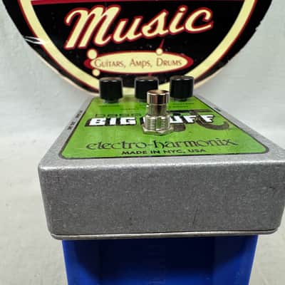Electro-Harmonix Bass Big Muff Pi π Bass Fuzz Distortion Pedal image 3