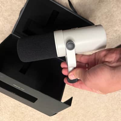 Universal Audio Standard SD-1 Cardioid Dynamic Microphone 2022 - Present - White image 4