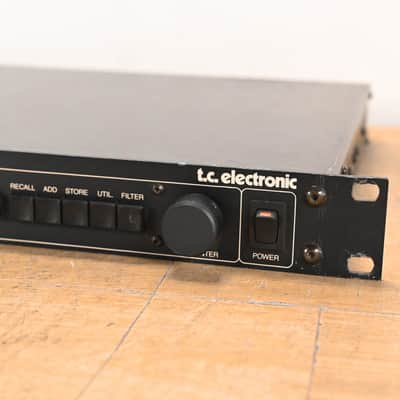 TC Electronic TC 1128 Programmable 28-Band Graphic EQ/Spectrum Analyzer CG01VQ0 image 2