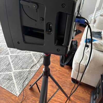 (4) QSC KLA12 KLA Series 12" Powered Line Array Speakers with Bags image 11
