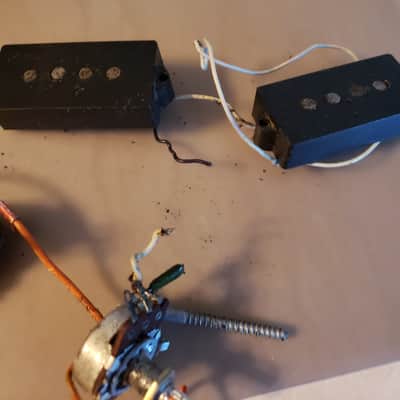 Fender Precision Bass with Maple Fretboard 1974 Black image 9