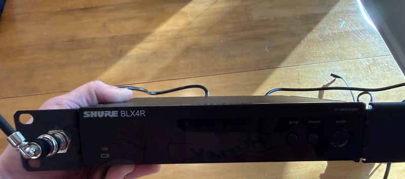 Shure BLX4R G Band Wireless Guitar image 1