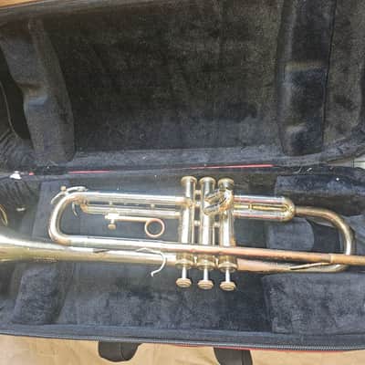 Reynolds Medalist Trumpet, USA, Brass with 7C mouthpiece, case, good condition image 1