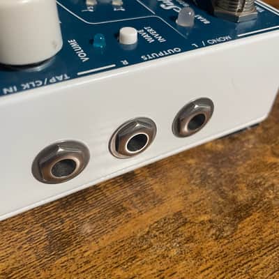 Electro-Harmonix Super Pulsar Stereo Tap Tremolo 2015 - Present - Blue image 5