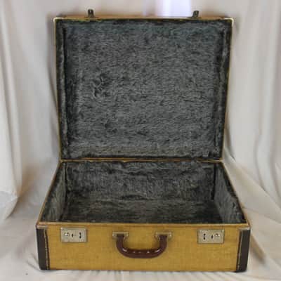 Strawfield Italian Hard Case for Accordion 20" x 17" x 9" (50.75cm x 43cm x 22.75cm) image 2