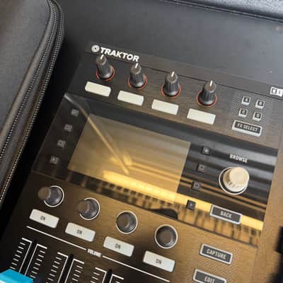 Native Instruments Traktor Kontrol D2 2010s - Black image 2