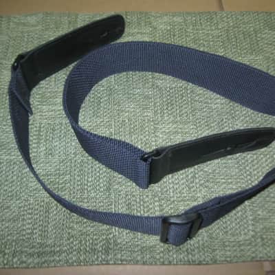 very lightly used Lock-It LIS-001-P2-BLK POLY PRO SERIES Black 2" guitar strap (2" wide, black polypropylene material, patented and brilliant Lock-It strap locking system, leather ends) straps, extend to an extra long 62" in max length image 15