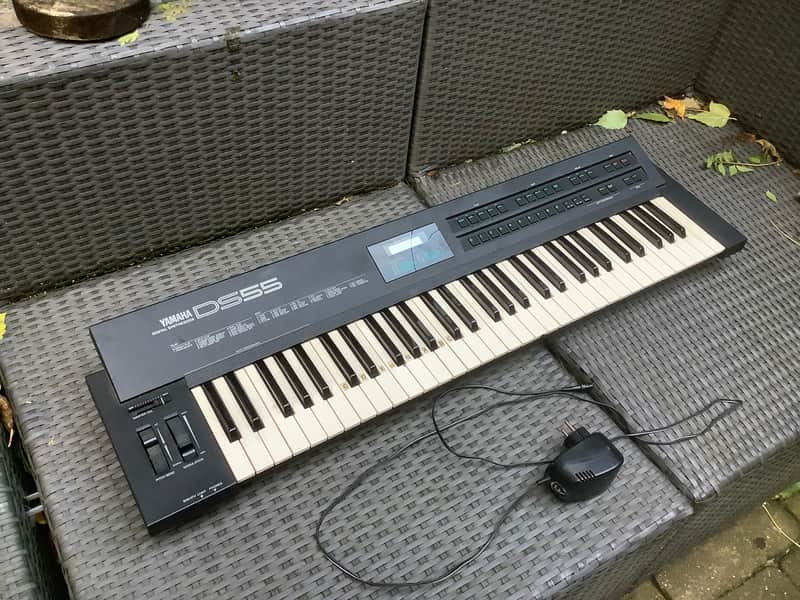 Yamaha DS55 synthesizer/ vintage made in Japan / FM sounds / DS 55