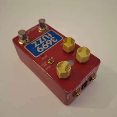 Danelectro The 3699 Fuzz 2020 - Red image 3