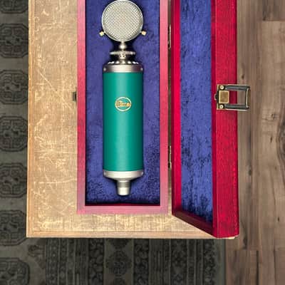 Blue Kiwi Large Diaphragm Multipattern Condenser Microphone. Great shape! image 2