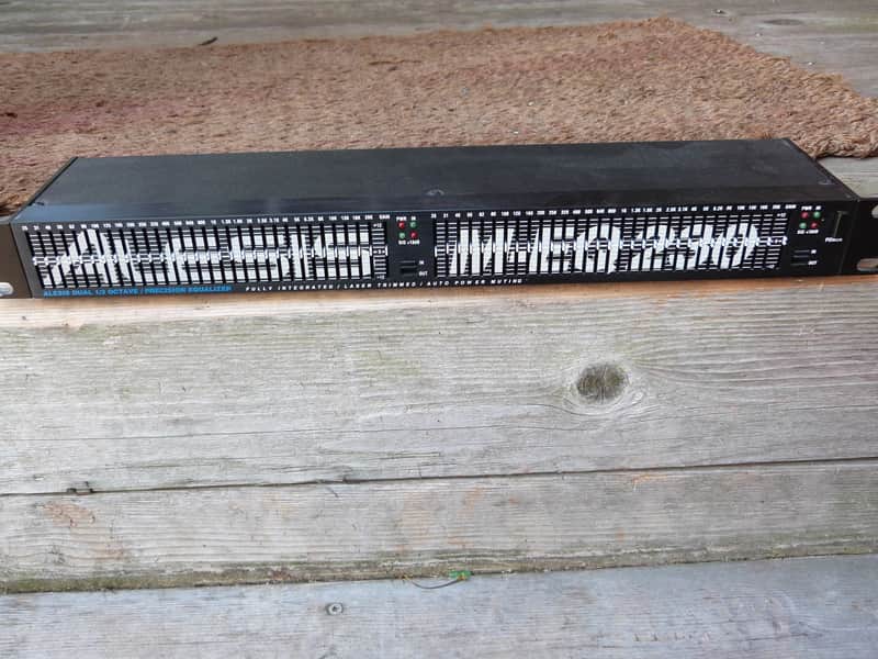 Alesis m-eq230 equalizer image 1