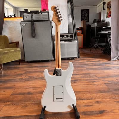 Fender Stratocaster Player (Pau Ferro Fingerboard) 2020 - Polar White image 9