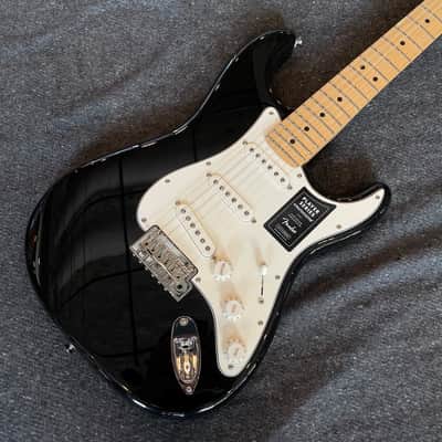 Fender Player Series Stratocaster MN Black 7lbs 12oz MX21095938 image 2