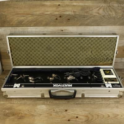 Multivox SE-PB Pedalboard with SE-XP Power Supply (120 volt) carrying case hard case image 3