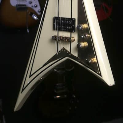 Jackson RR3 Randy Rhoads V Special (Limited Run), Made in Japan, 2006 - Ivory with Black Pinstripes image 4