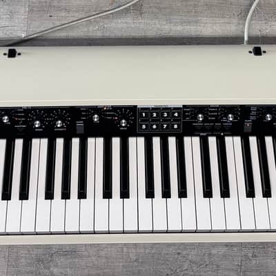 Korg SV2-SP 88 Key Stage Vintage Digital Piano with Speakers 2020 - Present - Creme with White / Black Keys