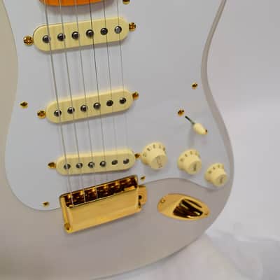 2007 Fender American Vintage 1957 Commemorative Stratocaster Electric Guitar, Maple Fingerboard, White Blonde w/ Case image 6