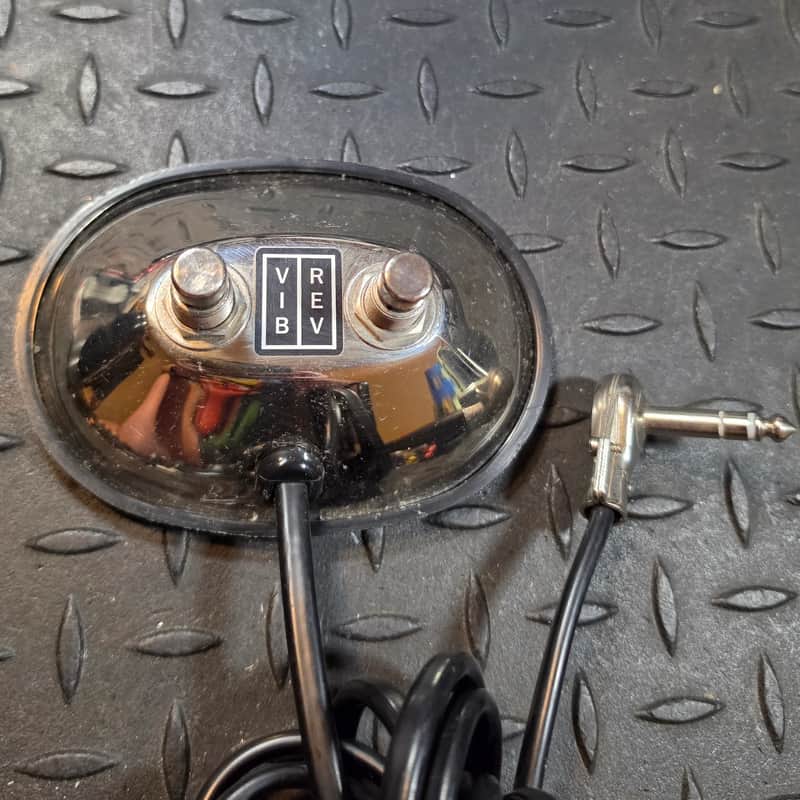 Fender 099-4058-000 2-Button Vibrato/Reverb Amp Footswitch with 1/4" Jack 65 Twin Deluxe Reverb Reissue image 1
