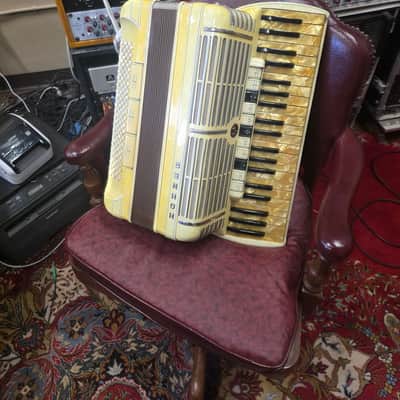 Hohner Morino IV M Piano Accordion w Straps and Case Needs TLC image 1