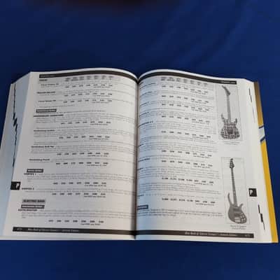 Blue Book of Electric Guitars 7th Edition Paperback / No CD ROM Fjestad Brown 2001 image 7
