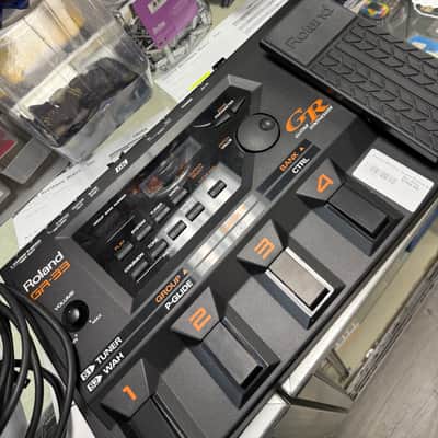 Roland Gr-33 Guitar Synthesizer with GK-2A Pickup