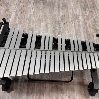 Majestic 3.0 Octave Silver Bar Vibraphone on Field Frame (Preowned MCDC 2025) image 4