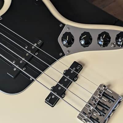 2013 Fender American Deluxe Active 4 String Jazz Bass Guitar White W/OHSC & Candy image 6