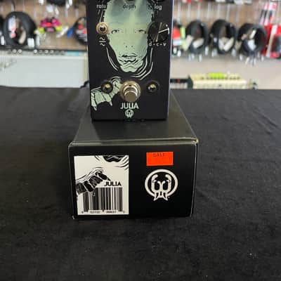 Walrus Audio Julia Chorus / Vibrato W/BOX image 1