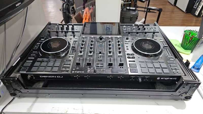Denon Prime 4+ 4-Deck DJ System 2023 - Present - Black image 1