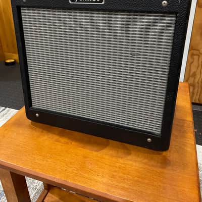 Fender Pro Junior III 15-Watt 1x10" Guitar Combo 2010 - 2016 - Black image 2