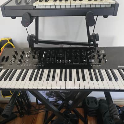 Korg Prologue 8 Polyphonic 49-Key 8-Voice Analog Synthesizer 2018 - Present - Black/Wood
