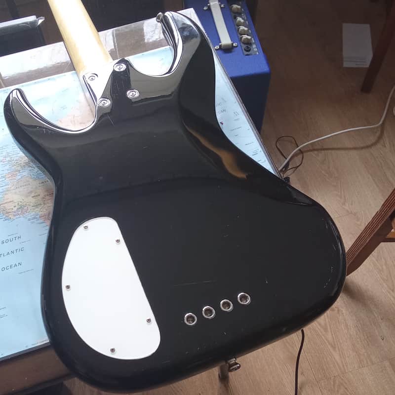 Discontinued and rare : Fleabass Model 34 Bass , normal scale