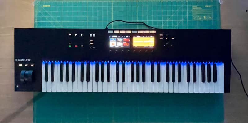 Native Instruments Komplete Kontrol S61 Mk2 2010s - Black image 1