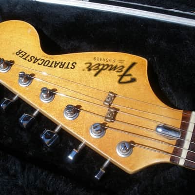 1981 Fender Stratocaster - International Colors Series - Morocco Red - VERY RARE image 3