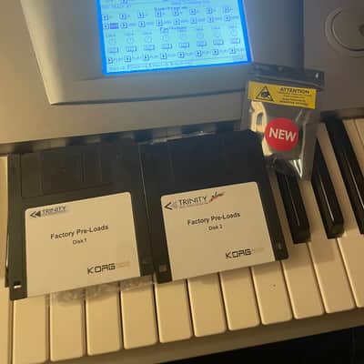 Immagine Korg Trinity Pro 76-Key 32-Voice Polyphonic Workstation 1996 - 1998 - Silver - 3