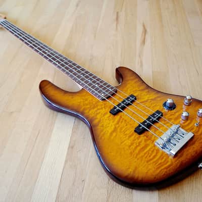 Fender Deluxe Series Jazz Bass 24 Fret Quilt Top w/ Active EQ, Duncan Pickups and Hardshell Case image 12